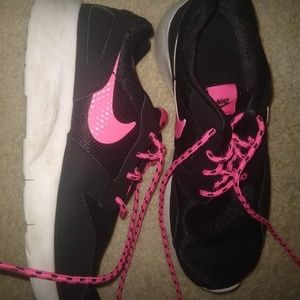 Nike Shoes size 36 (4Y)